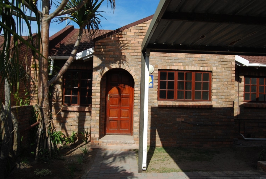 To Let 3 Bedroom Property for Rent in Lovemore Park Eastern Cape